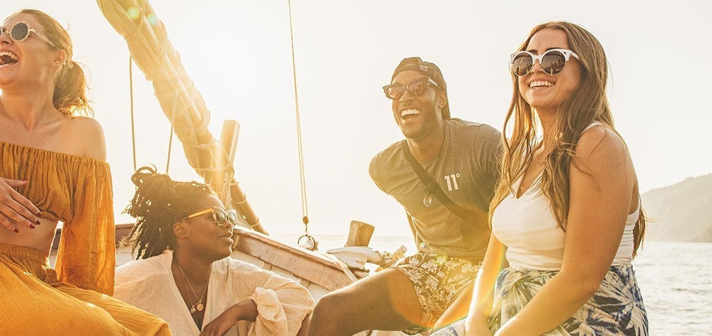 Contiki travelers sailing